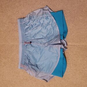 Nike Icon Clash Tempo Luxe Women's Mid-Rise Running Shorts